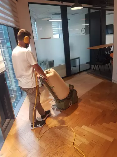 ניקיון פרקט